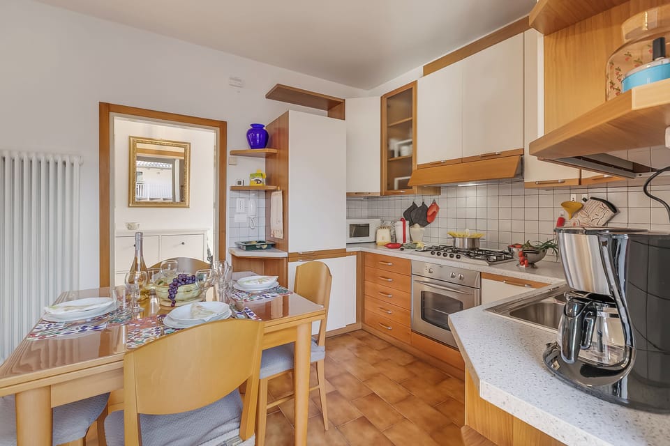 Standard Apartment, 2 Bedrooms, Balcony (Kirribilli House - Central Nago) | Dining