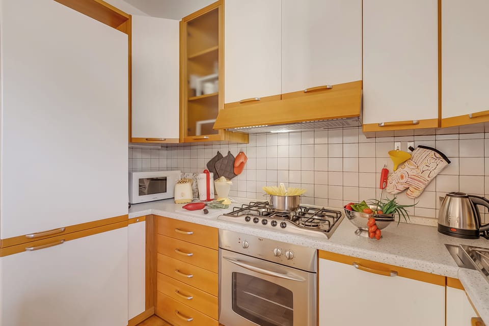 Standard Apartment, 2 Bedrooms, Balcony (Kirribilli House - Central Nago) | Private kitchen