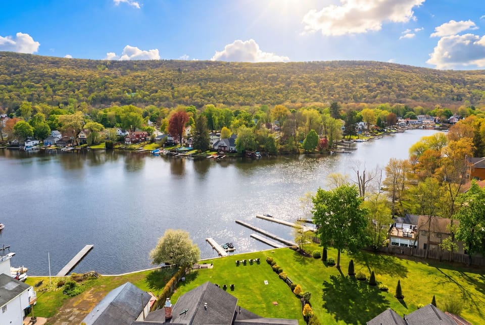 Beautiful Greenwood Lake setting