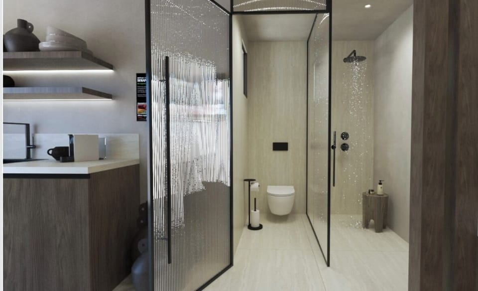 Junior Double Suite | Bathroom | Shower, hair dryer, towels
