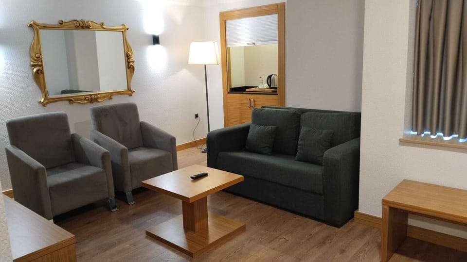 Family Suite, City View | Living area | Printers