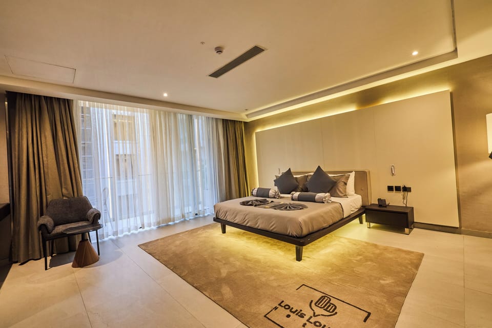 Executive Single Room, Balcony, Pool View | In-room safe, desk, laptop workspace, soundproofing