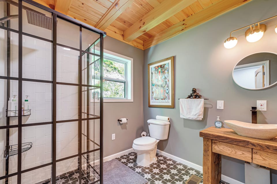 'the Appalachian Hideaway' w/ Hiking Trails & Deck Cottage in West Virginia