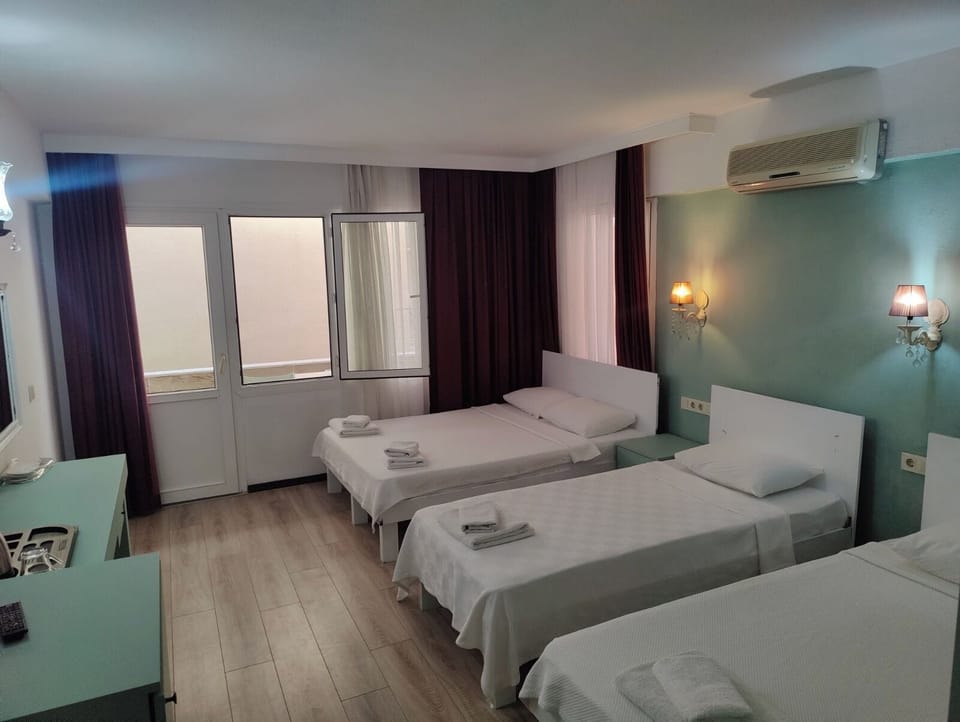 Classic Quadruple Room | Free WiFi