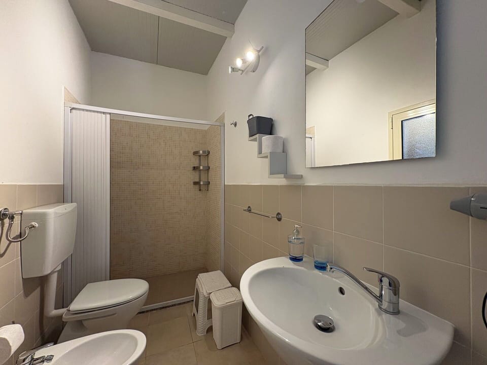 Autumn, Bathroom, Spring, Summer