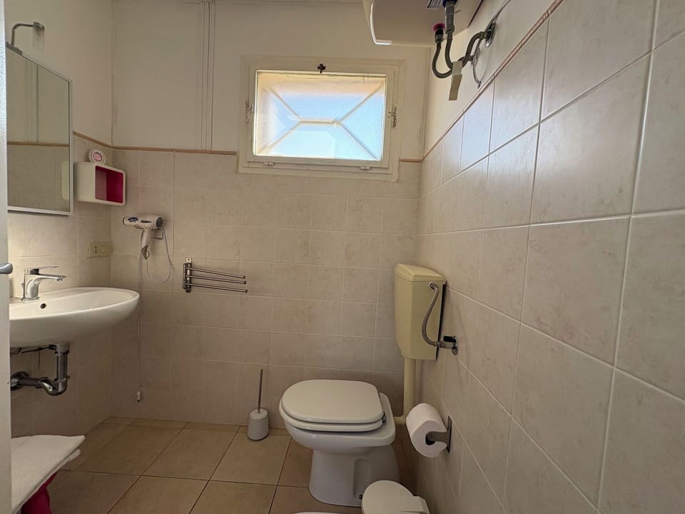 Autumn, Bathroom, Spring, Summer