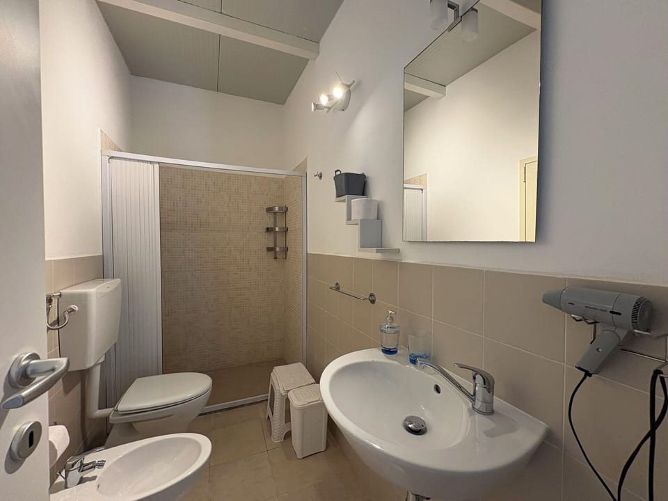 Autumn, Bathroom, Spring, Summer