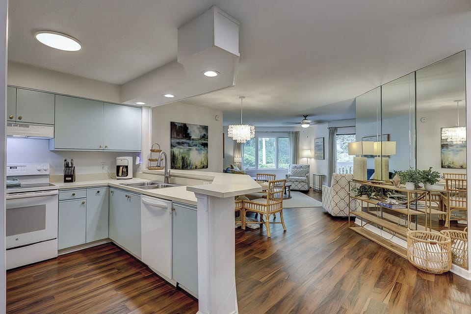 Kitchen/Dining Area