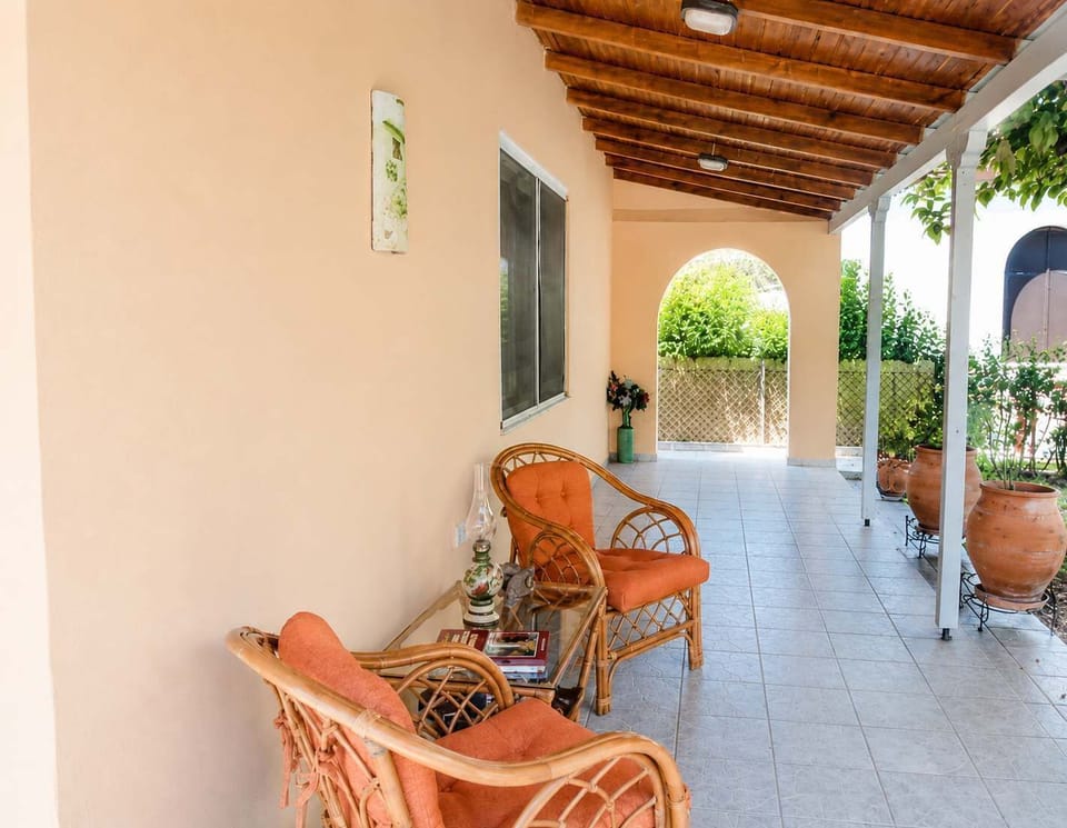 Relax on the shaded veranda with comfortable seating and peaceful garden surroundings. A perfect spot for your morning coffee or an evening glass of wine while enjoying the calm atmosphere