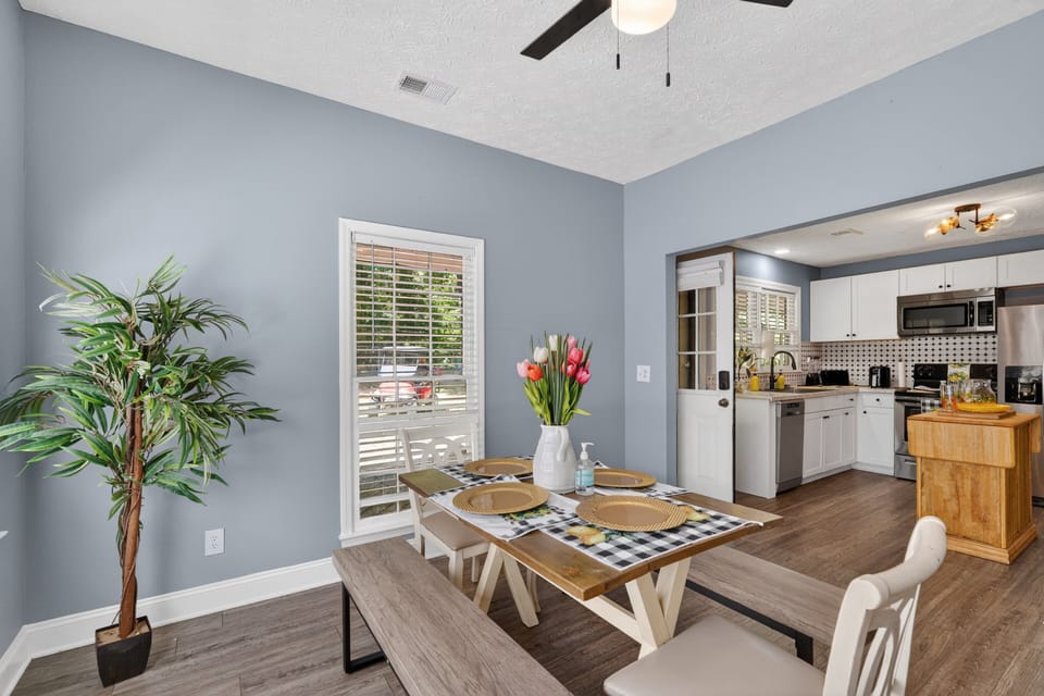 House, 2 Bedrooms | Dining