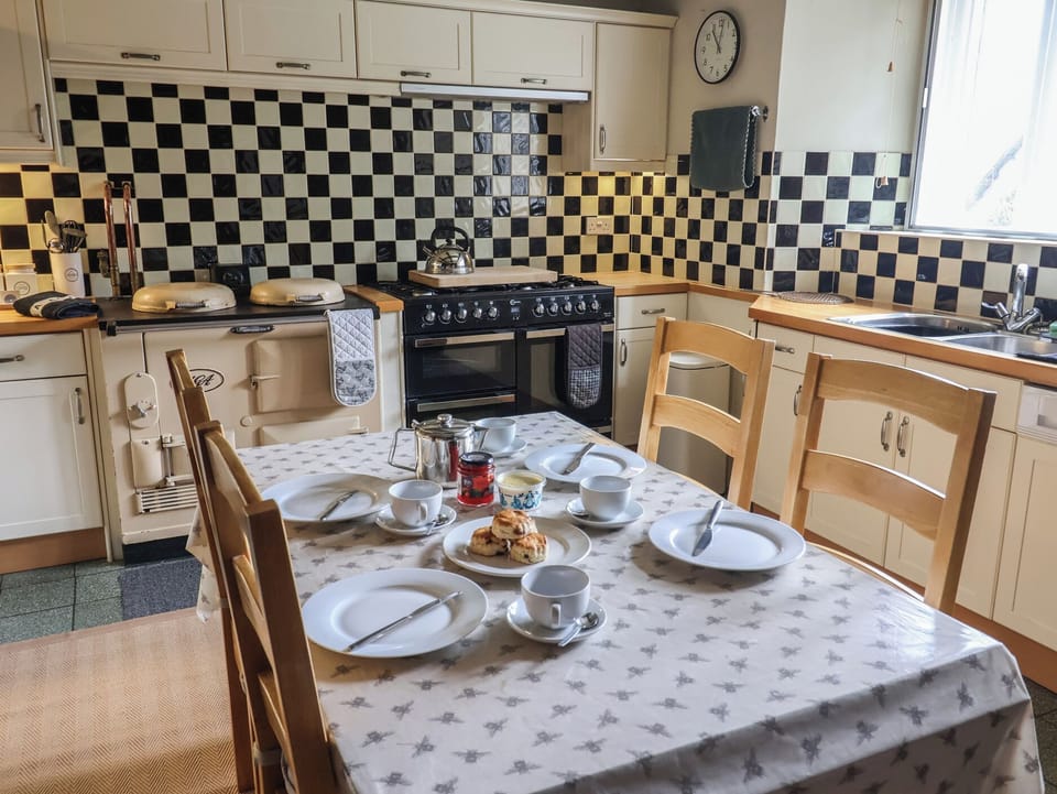 Dishwasher, cookware/dishes/utensils