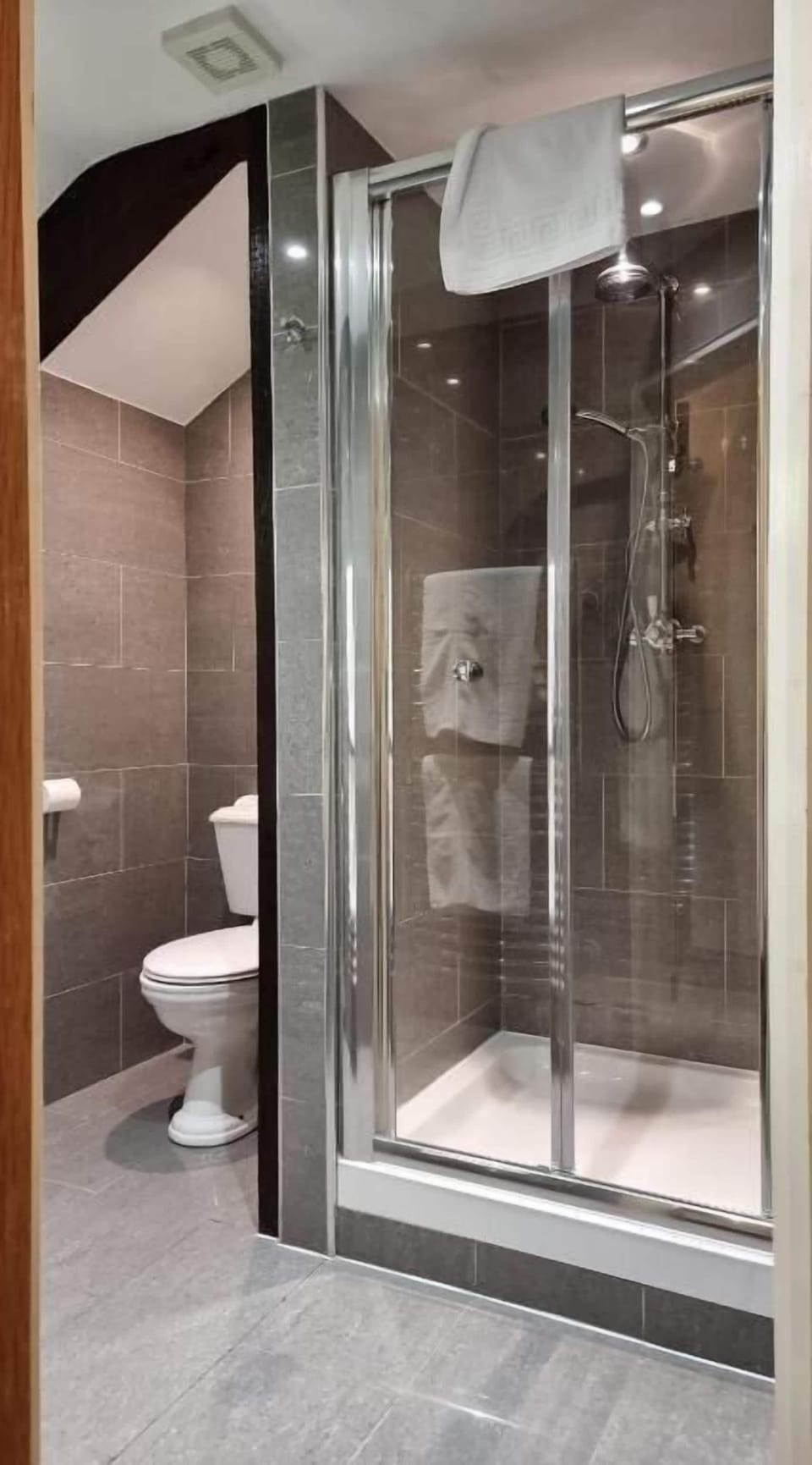 Standard Double Room | Bathroom