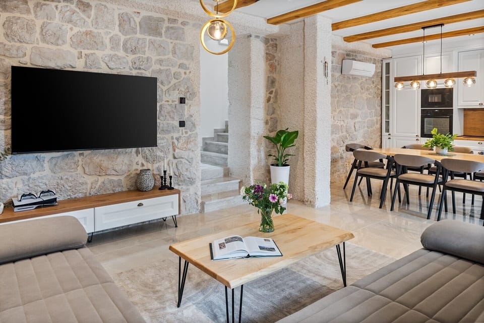 Enjoy the elegant living room equipped with a smart TV and modern furniture.