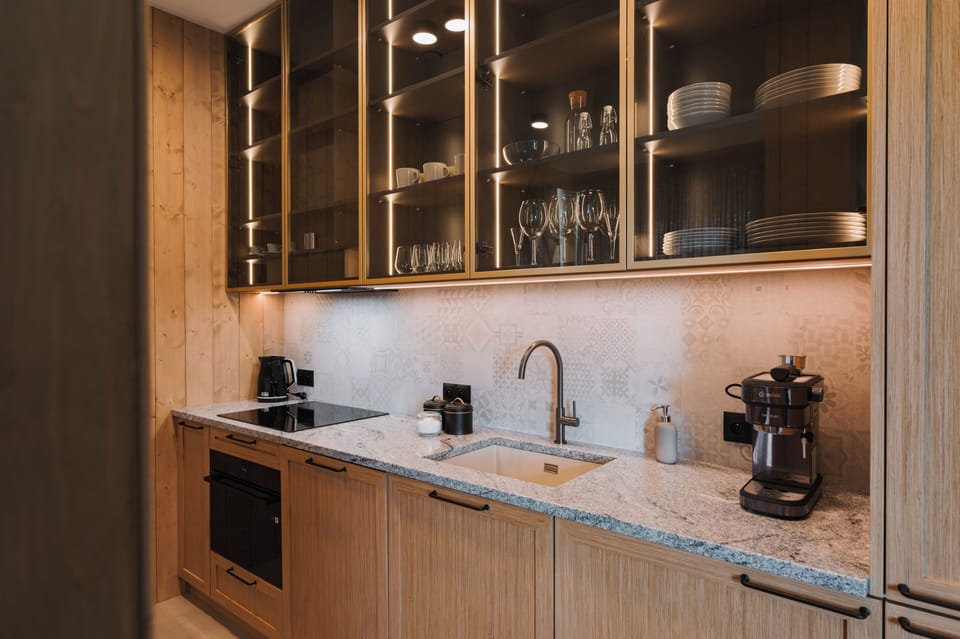 Comfort Villa, Mountain View | Private kitchen | Fridge, oven, stovetop, dishwasher