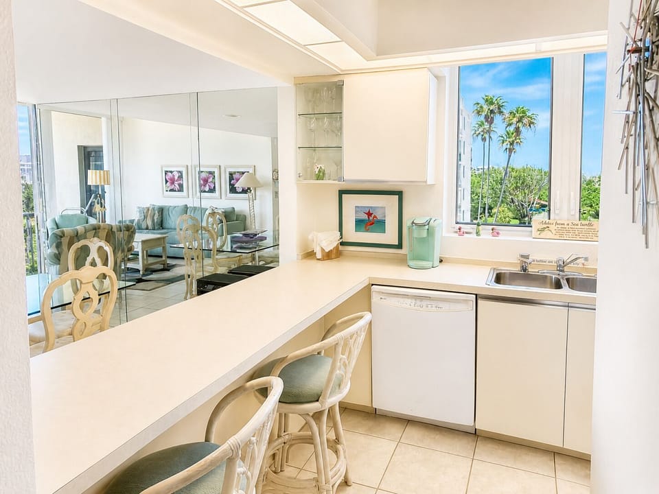 Beachplace 5-401 by FVC - Kitchen