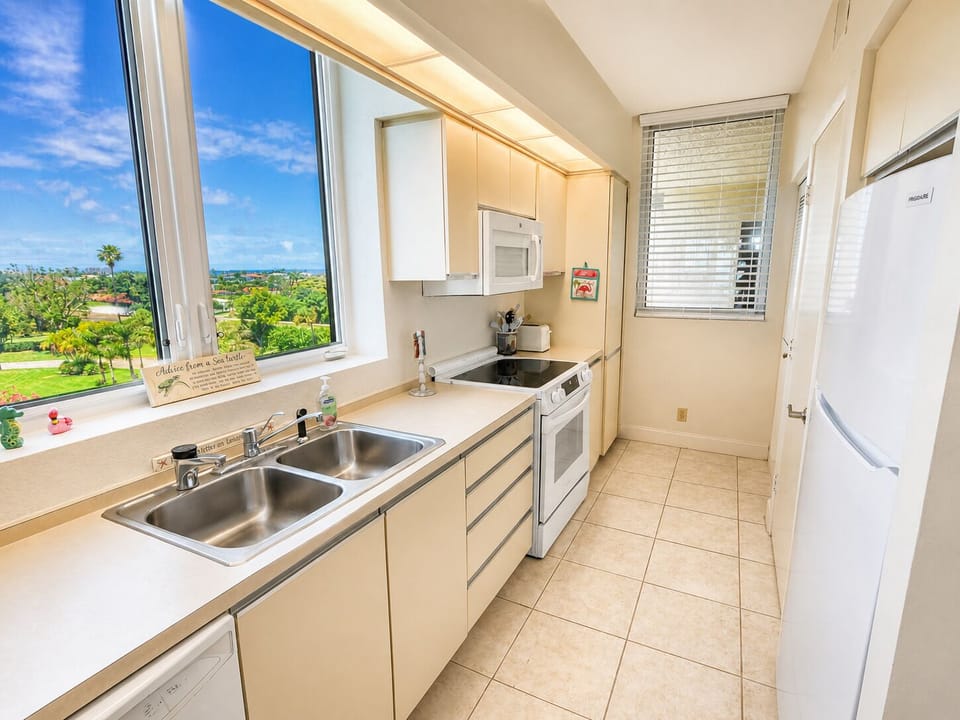 Beachplace 5-401 by FVC - Kitchen