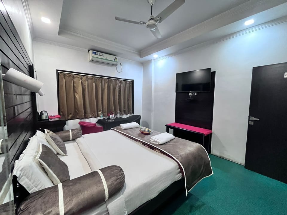 Comfort Double Room, Park View | Desk, laptop workspace