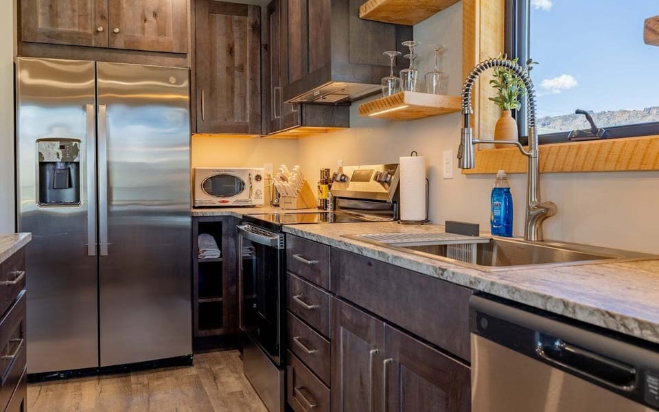 Full size kitchen with modern appliances makes the most of your time for meal prep and planning