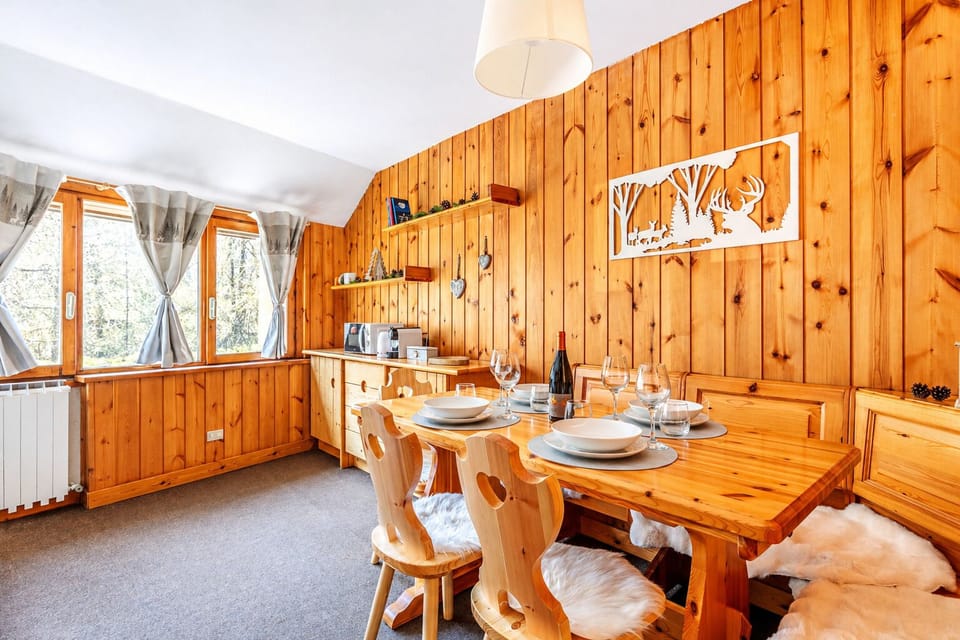 Apartment, 1 Bedroom, Mountainside | Living area | 27-inch Smart TV with digital channels
