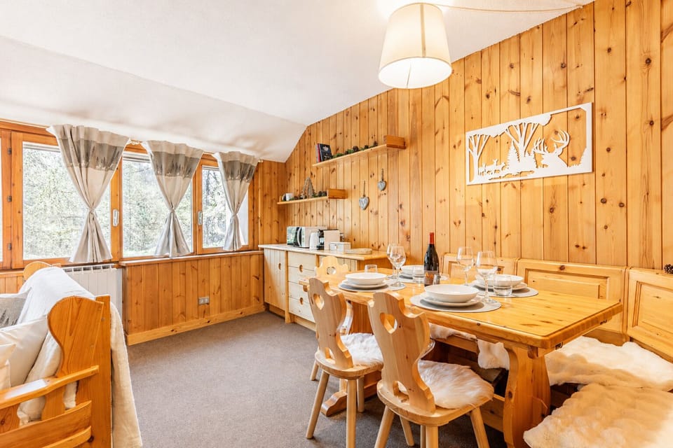 Apartment, 1 Bedroom, Mountainside | Living area | 27-inch Smart TV with digital channels