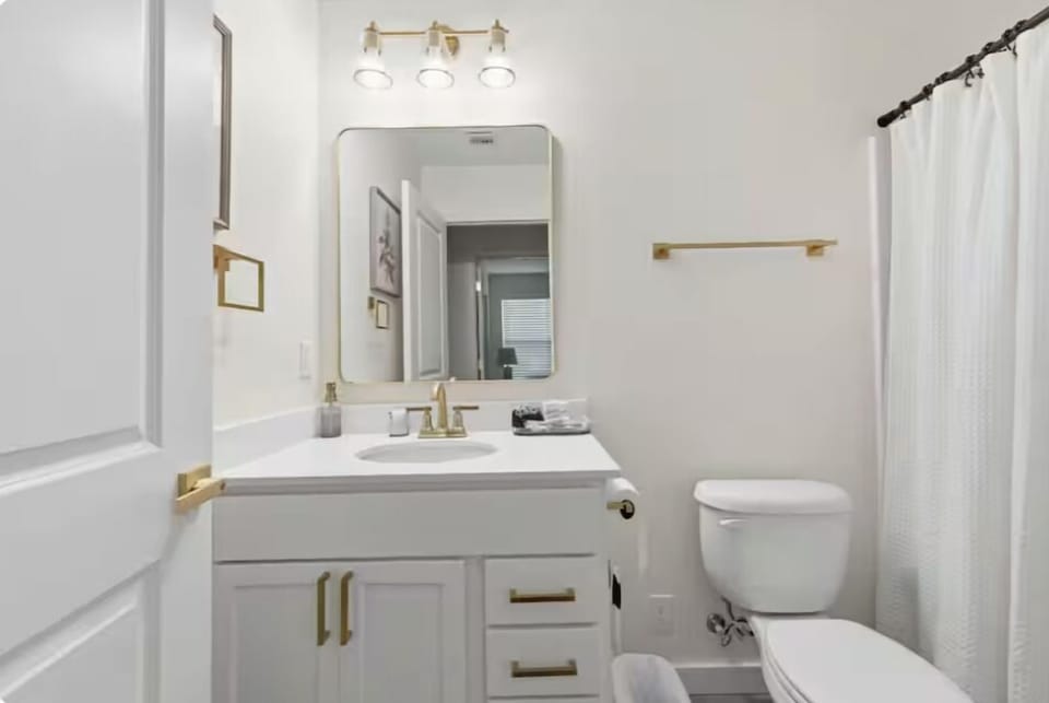 Luxury House, 2 Bedrooms, Non Smoking, Pets Not Allowed | Bathroom | Combined shower/tub, free toiletries, hair dryer, towels