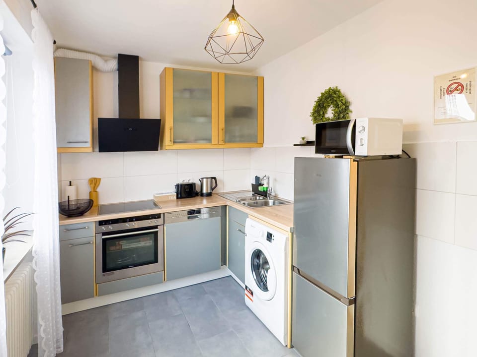 House, Balcony, Courtyard View | Private kitchen