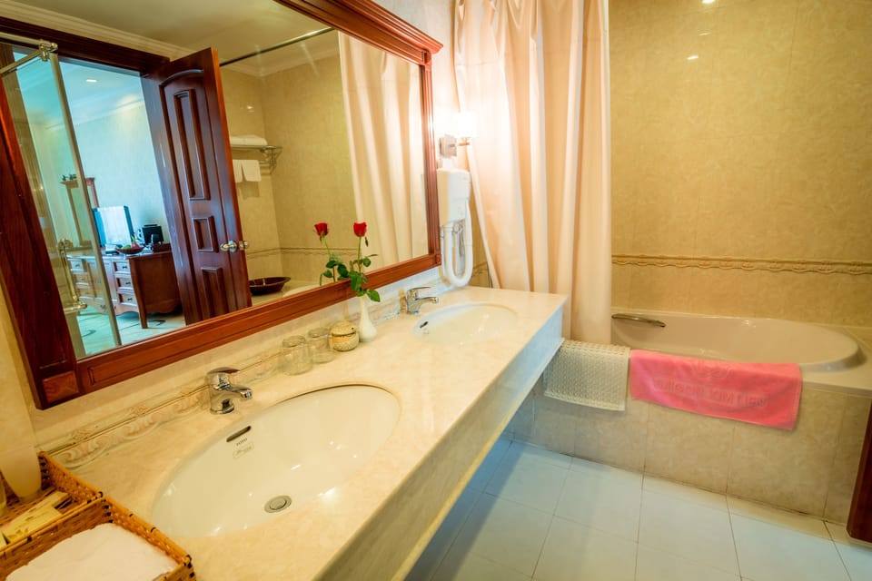Combined shower/tub, free toiletries, hair dryer, bathrobes