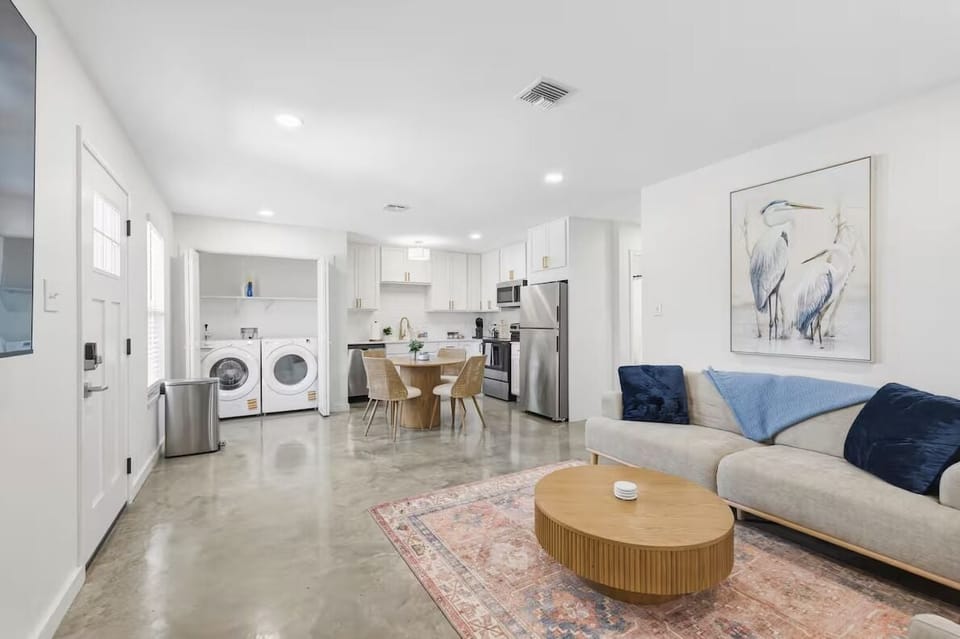 Luxury House, 3 Bedrooms, Non Smoking, Pets Allowed | Living area | Smart TV