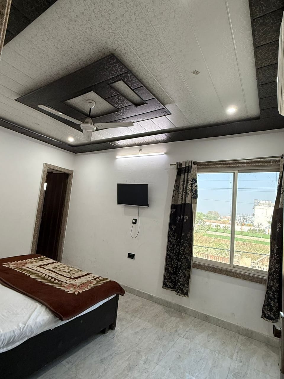 Deluxe Room | Desk, free WiFi