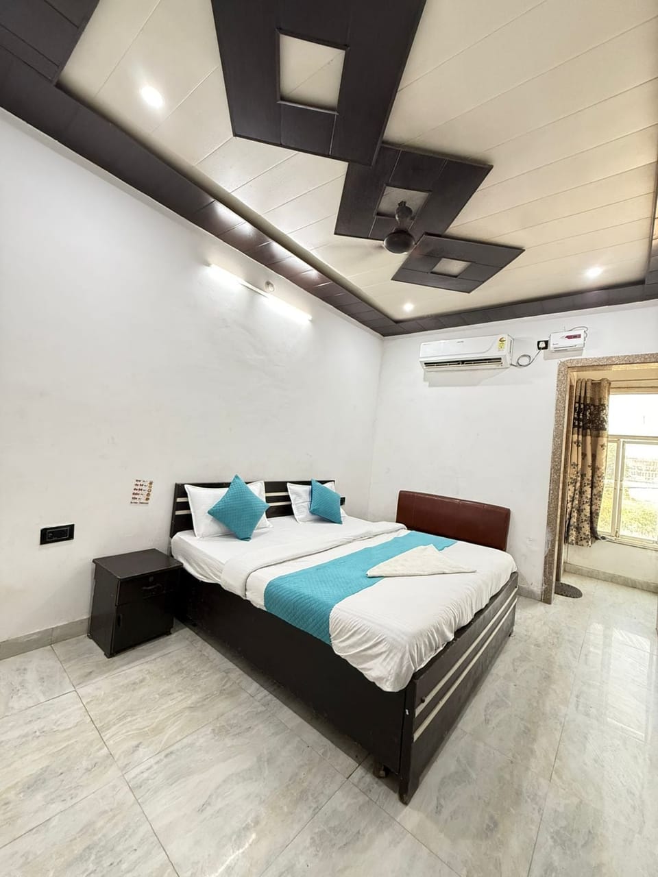 Deluxe Room | Desk, free WiFi