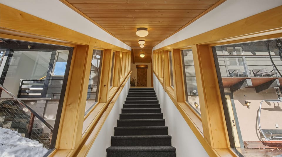Entry Steps: Upper section to Level 4