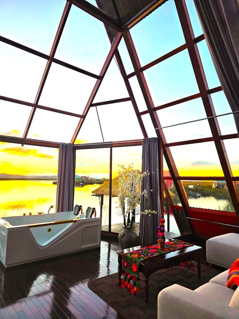 Superior Suite, Balcony, Partial Lake View | Interior