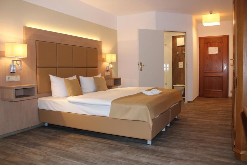 In-room safe, soundproofing, WiFi (free)