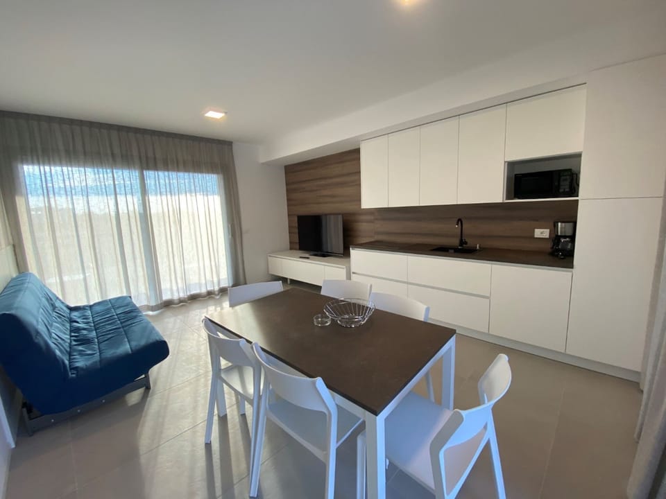 Apartment, 2 Bedrooms, Balcony, City View | Interior