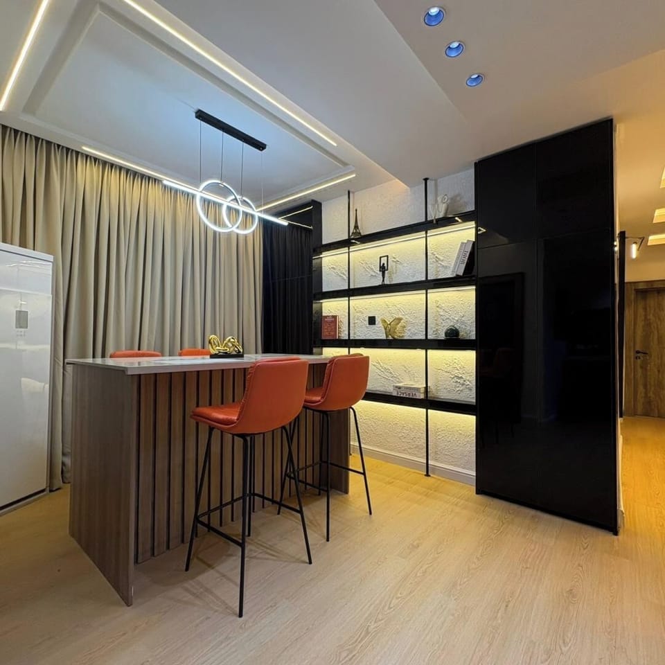 Deluxe Apartment, Balcony, City View | Dining
