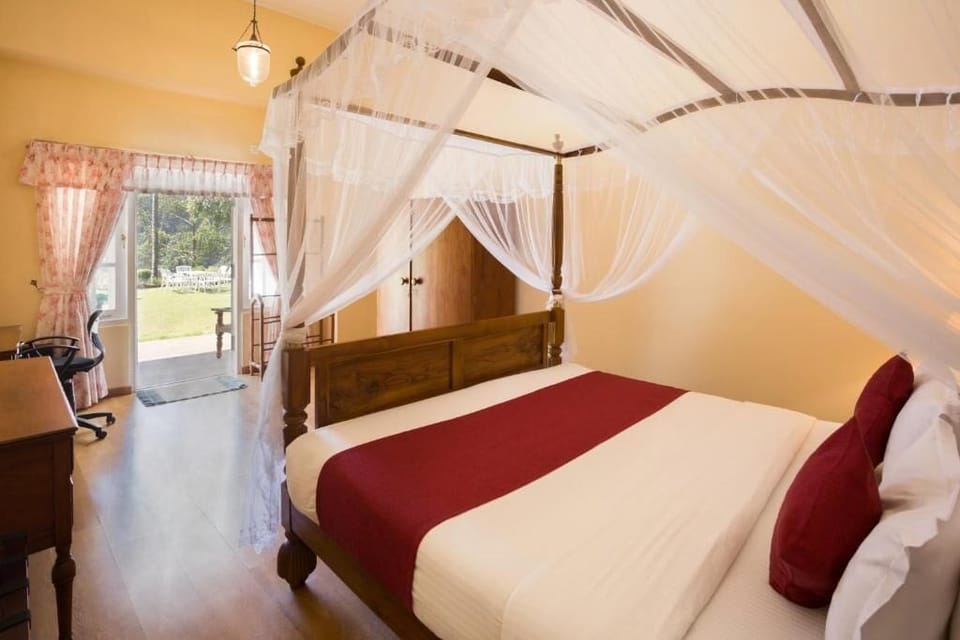 Deluxe Double Room, Mountain View | Laptop workspace