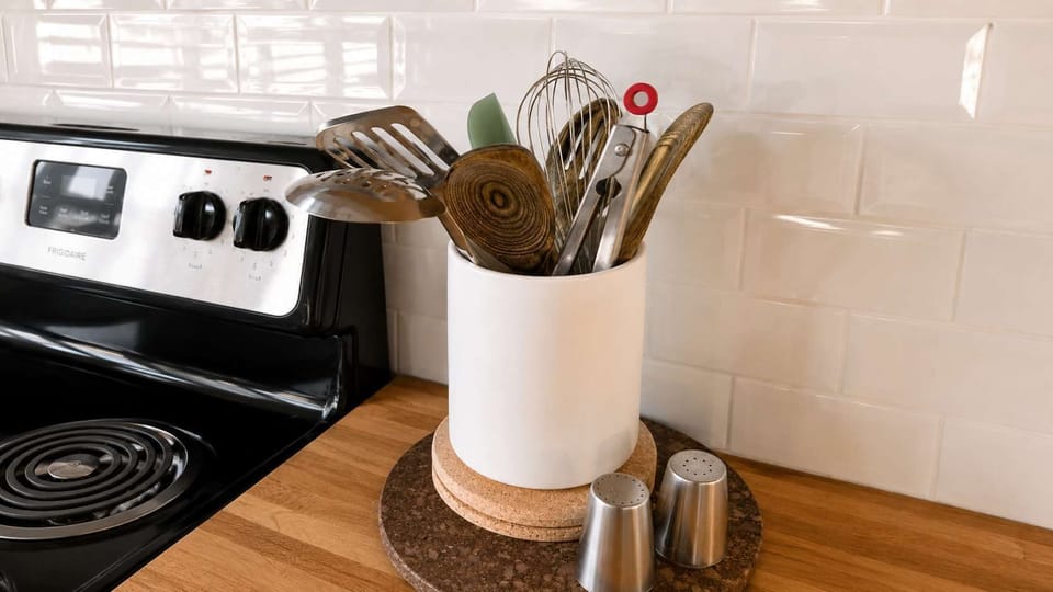 Kitchen Essentials: Whip up delicious meals with top-notch utensils at your fingertips!