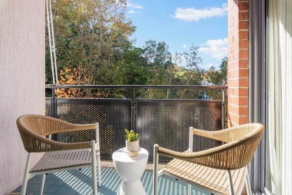 Sip your morning coffee on the private balcony overlooking leafy surroundings before wandering into the heart of the CBD for a day of dining, shopping, and exploring Sydney.