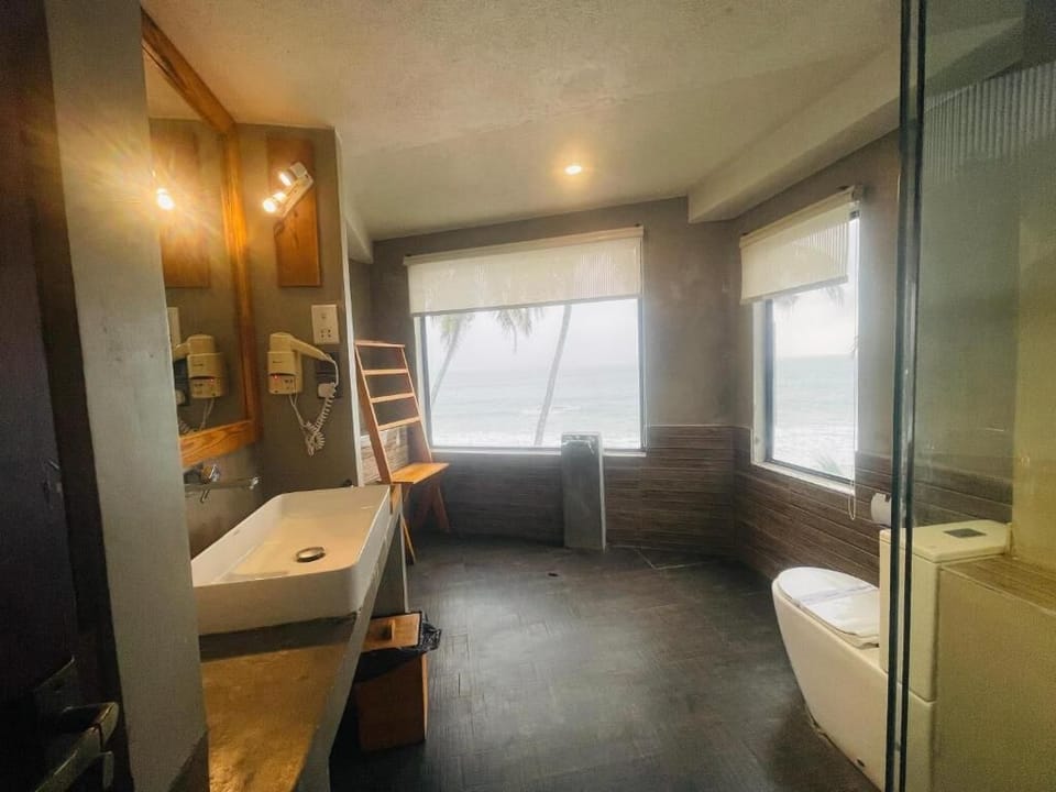 Deluxe Double Room, Balcony, Ocean View | Bathroom | Shower, free toiletries, towels, soap