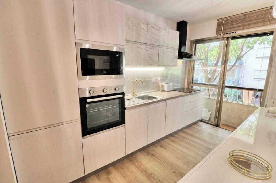Apartment | Private kitchen | Fridge, microwave, oven, stovetop