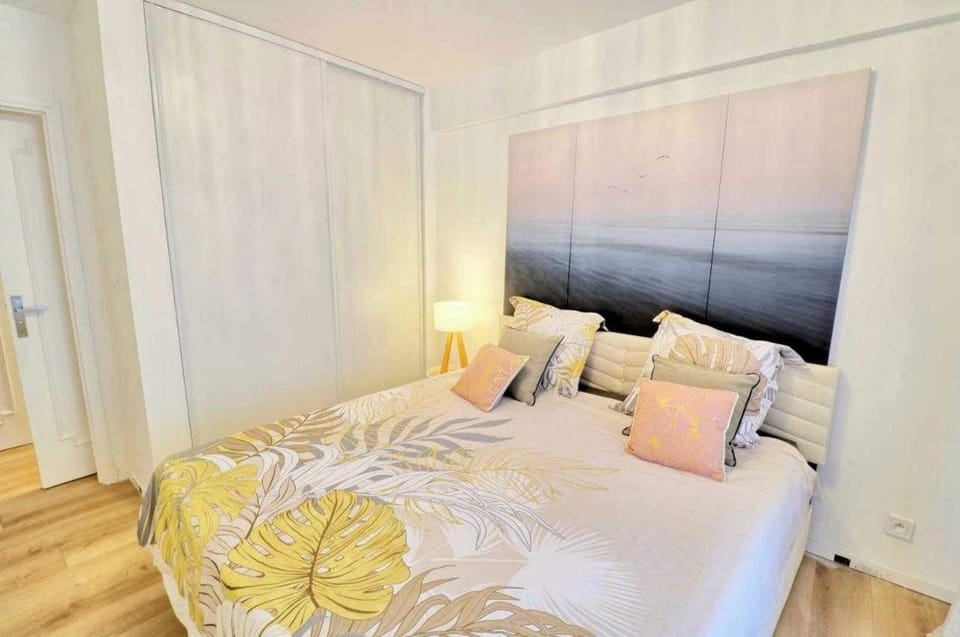 Apartment | 1 bedroom, laptop workspace, iron/ironing board, WiFi (free)