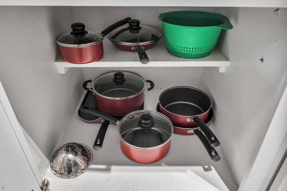 Fully equipped kitchen with modern appliances, perfect for preparing meals during your stay in Arlington. A convenient option for longer stays, game weekends, or concert trips near AT&T Stadium
