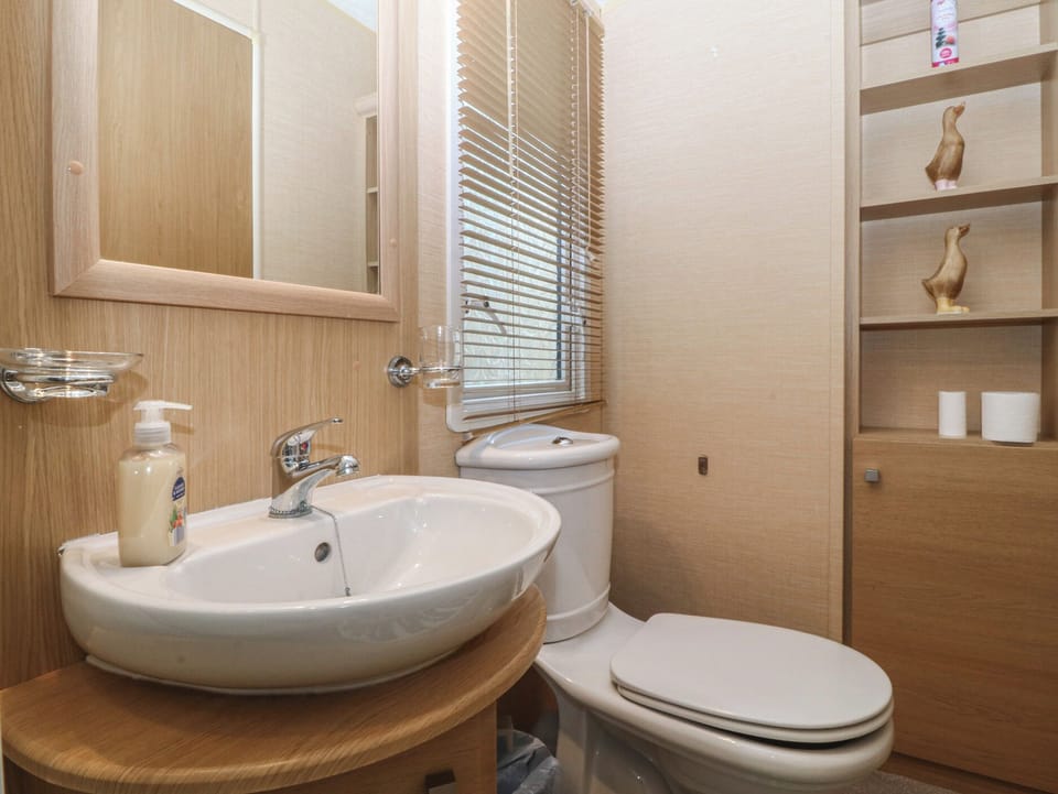 Temperance Caravan Cottage in Wales