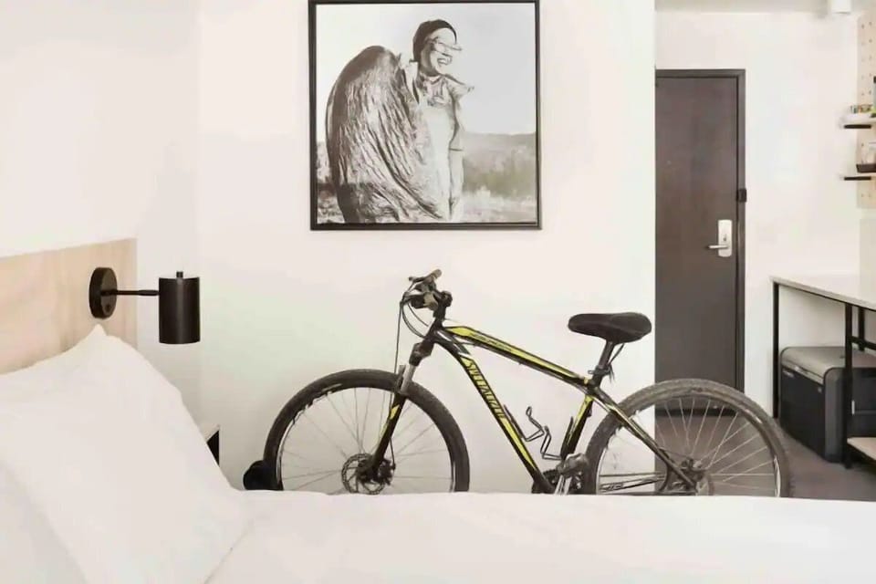 Drop your gear and relax in this airy, design-forward room.