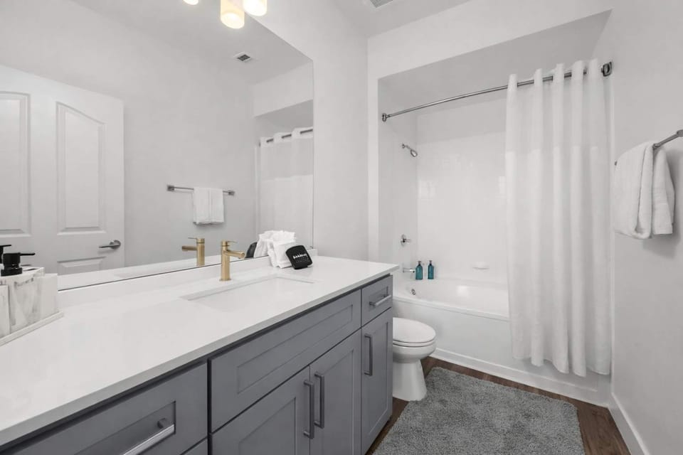 Full Bathroom