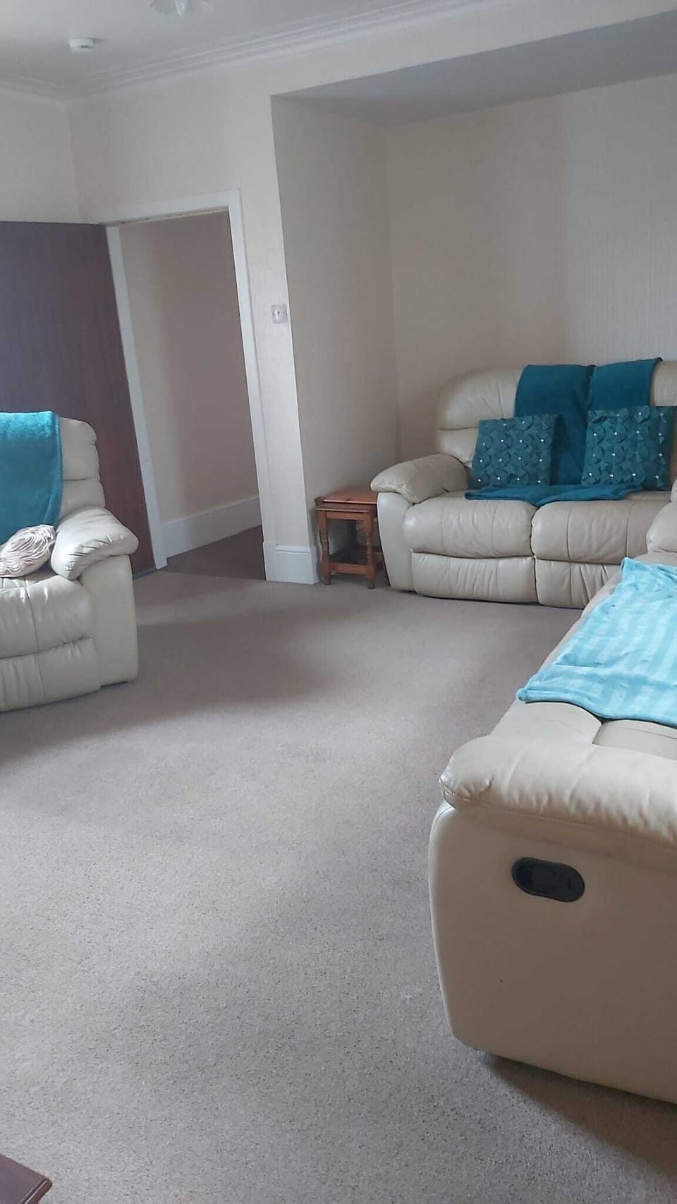House, 3 Bedrooms, Patio | Living room | Books