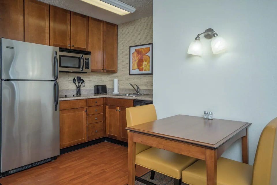 Cook and dine comfortably in your fully equipped kitchenette.