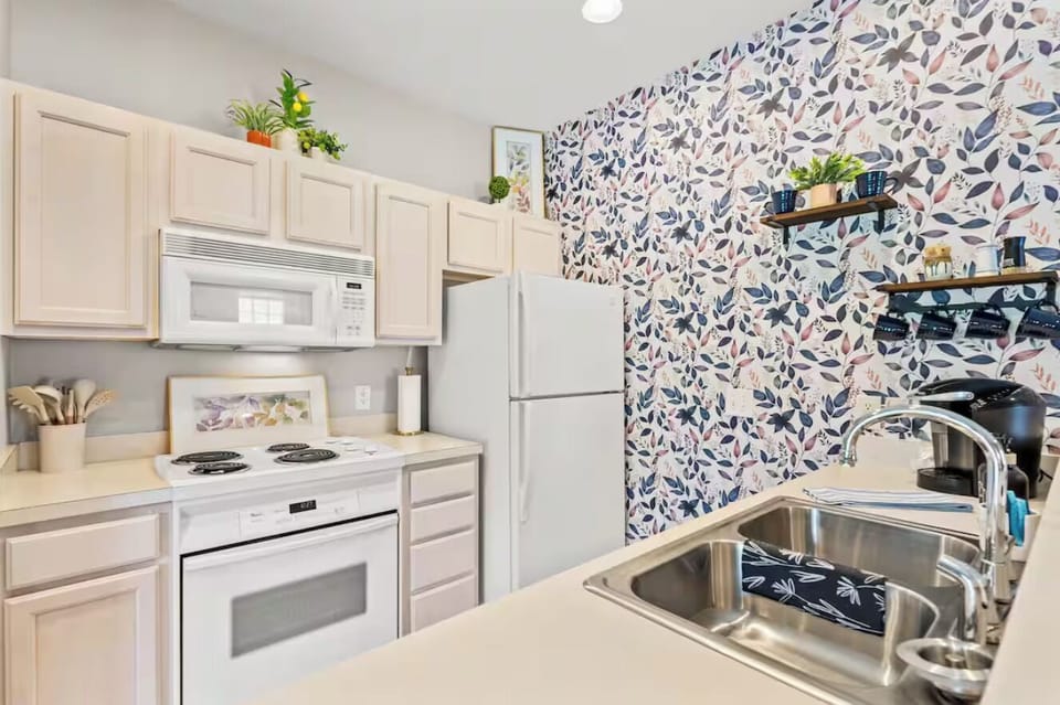 Fully equipped kitchen.