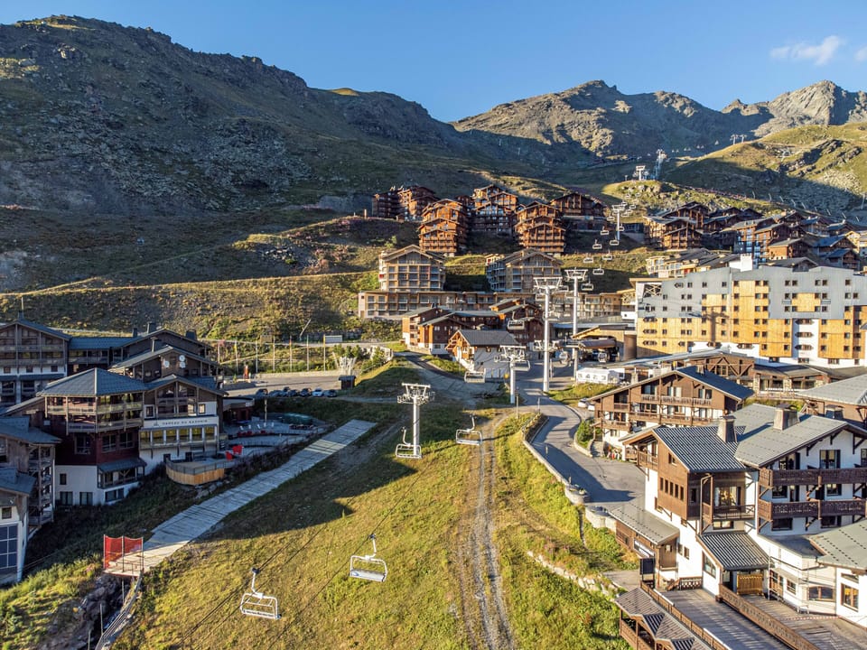 The residence sits at the entrance to Val Thorens — a base for summer hiking in the Belleville Valley at 2,300m.