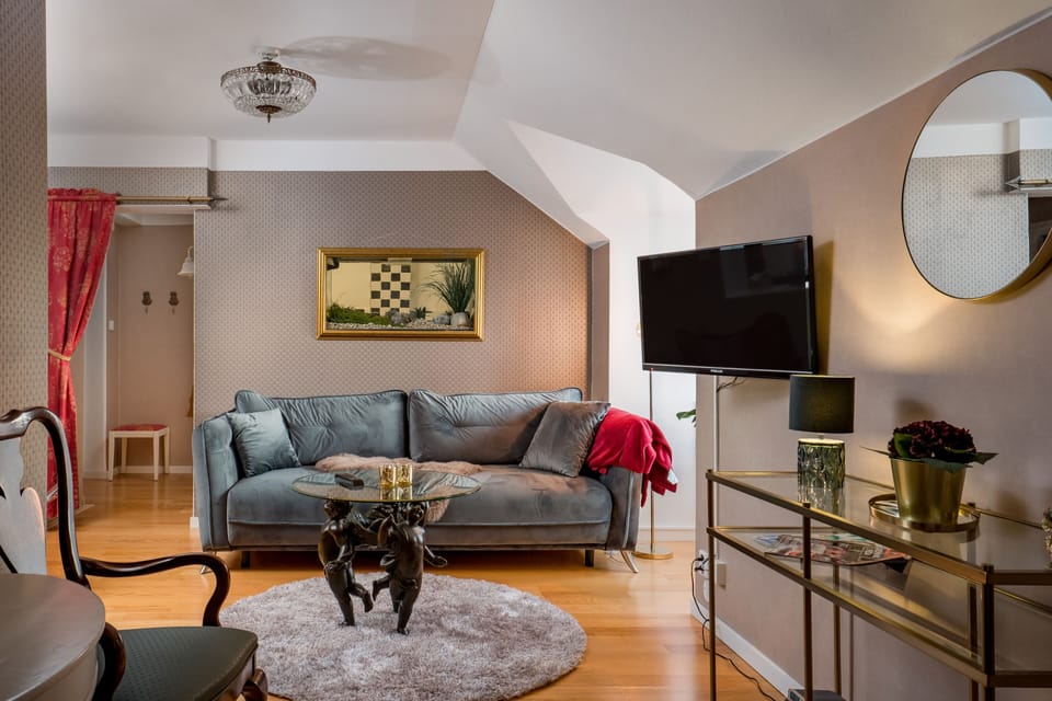 Suite | Living area | TV